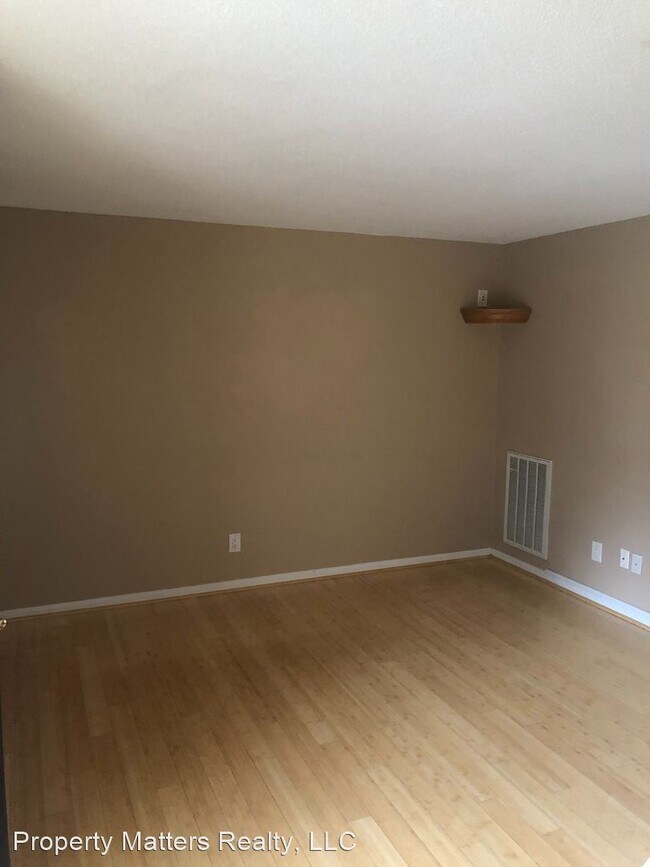 Building Photo - 2 br, 1.5 bath House - 1032 Surry Lane