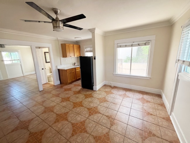 Foto del edificio - 744 Pine Ave