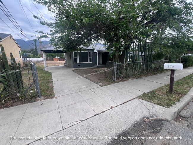 Building Photo - 370 W 44th St