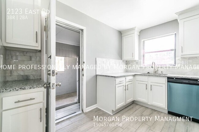 Building Photo - Beautifully Renovated 3 bedroom 1.5 bath h...