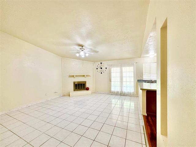 Foto del edificio - 2406 Jo Lyn Ln