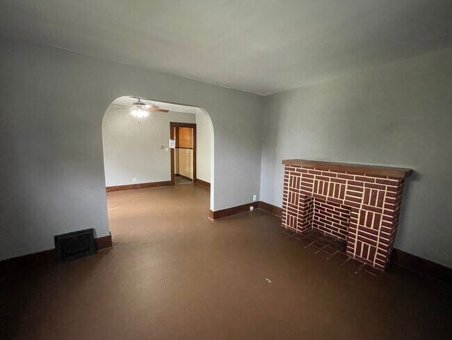 Foto del edificio - 2549 Elmwood St