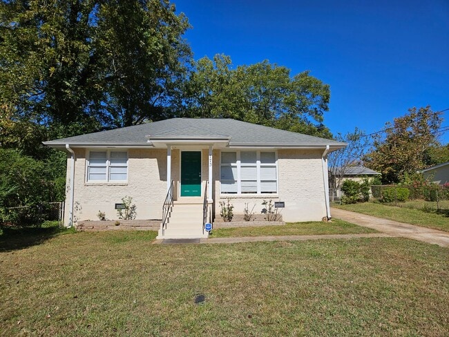 Nice 3 bed 1 bath home located in Marietta minutes from I-75 - Nice 3 bed 1 bath home located in Marietta minutes from I-75