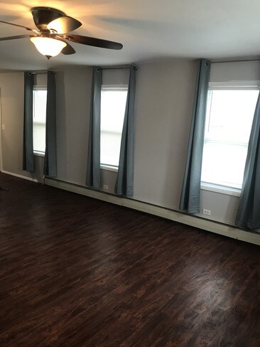 Foto del edificio - 6589 Lakeshore Rd