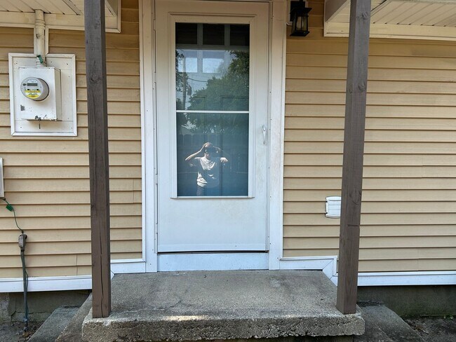 Building Photo - Single Family Home on 3rd Street