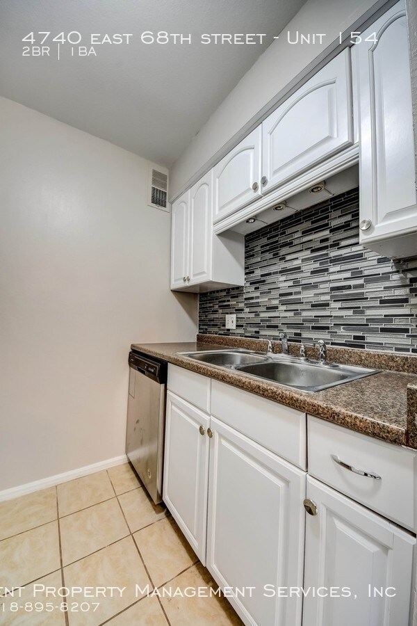 Foto del edificio - 4740 E 68th St