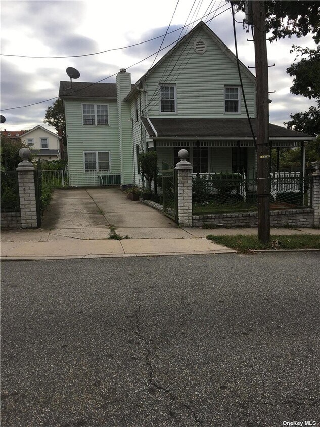 Primary Photo - 218-18 109th Ave