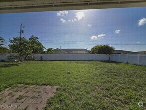 Building Photo - 402 NE 23rd Pl