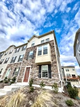 Building Photo - 321 Poplar Leaf Way