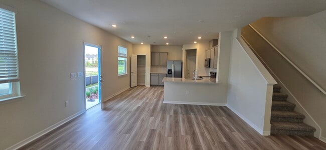 Foto del edificio - 3315 Canyon Bay Pt