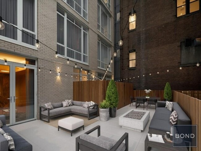 Building Photo - 1050 Sixth Avenue