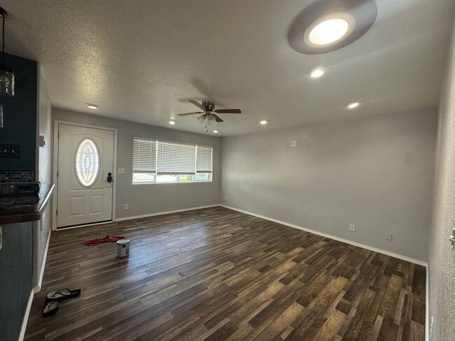 Building Photo - Solar power 3 bedroom 1 bath home with sho...