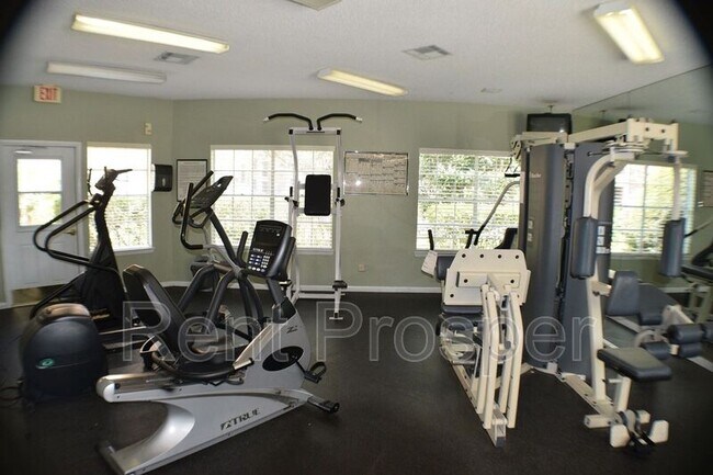 Foto del edificio - 5601 Rosebriar Way