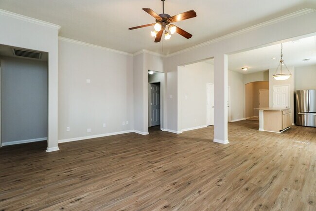 Foto del edificio - 5111 Rustling Branch Ln