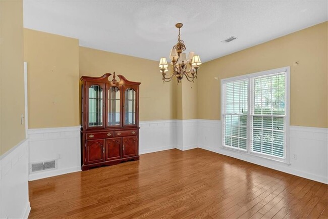 Foto del edificio - 3525 Sir Johns Ct NW