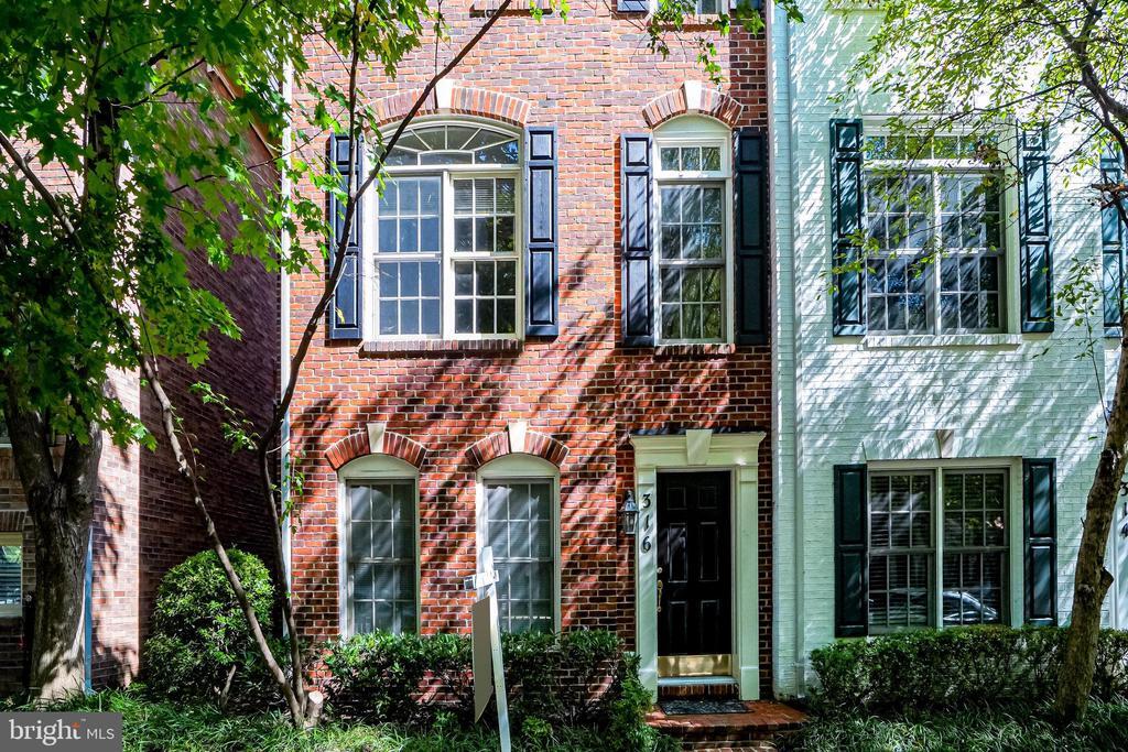 Foto principal - 316 Fallsgrove Dr