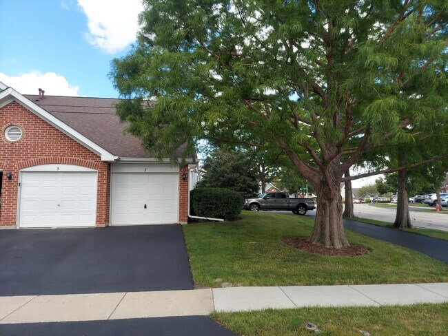 Building Photo - 347 Ashbury Ln W