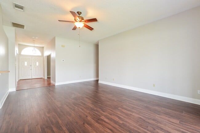 Foto del edificio - 14813 Lone Eagle Dr