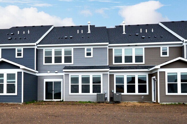 Building Photo - Gorgeous New Construction 3 bed 3 bath Tow...