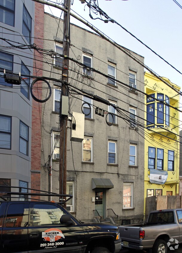 Building Photo - 209 2nd St