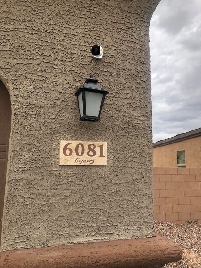 Foto del edificio - 3 bedroom, 2 bath with 2 car garage