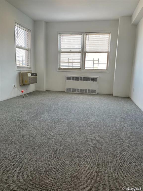 Foto del edificio - 1 bedroom in Jamaica Hills NY 11432