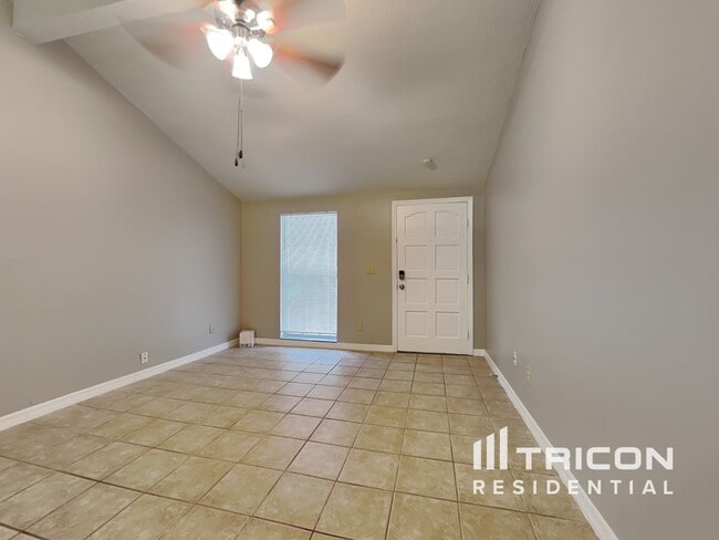 Building Photo - 16015 Splitlog Dr