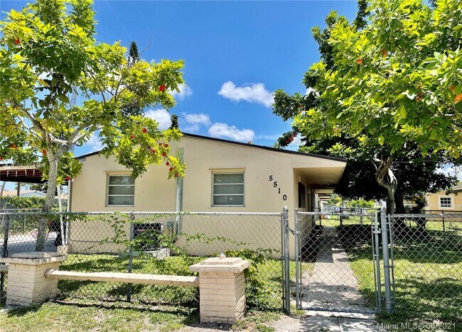 Building Photo - 5510 SW 32nd Ct