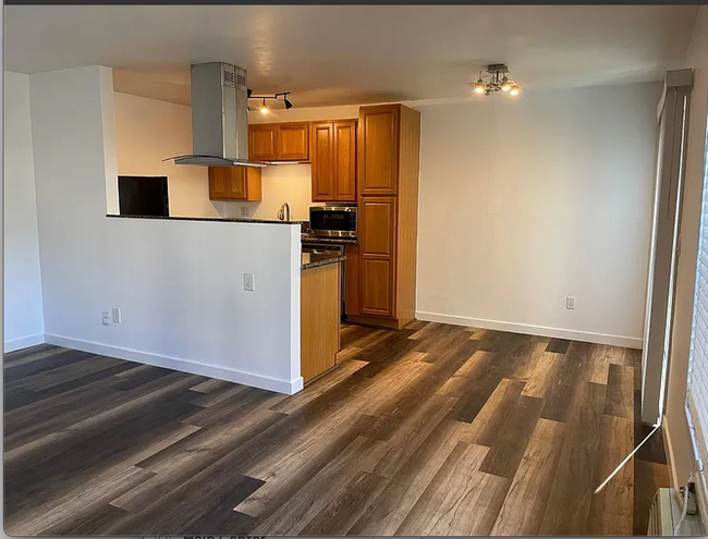 Building Photo - 9586 Carroll Canyon Rd
