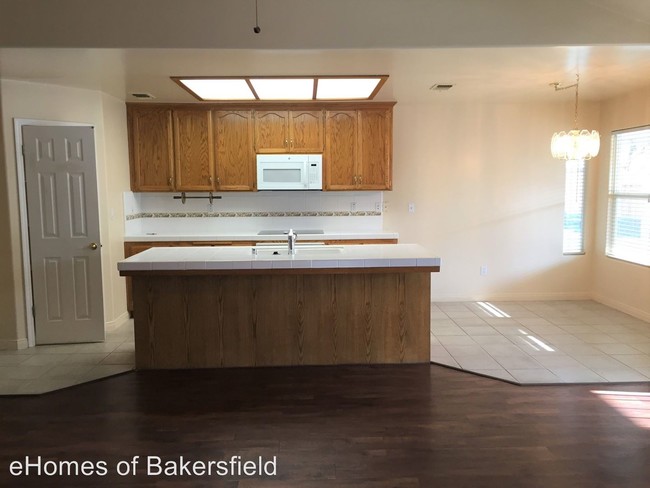 Building Photo - 3 br, 2 bath House - 5807 Via Marisol