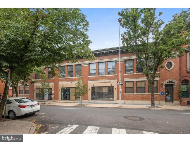 Building Photo - 256 S 23rd St