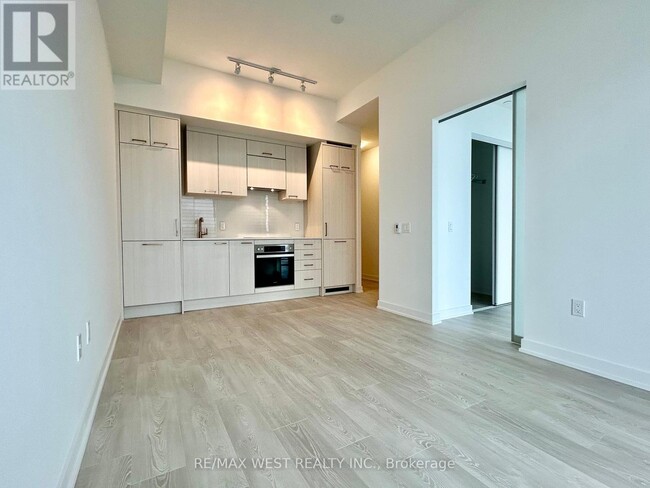 Building Photo - 634 Church St