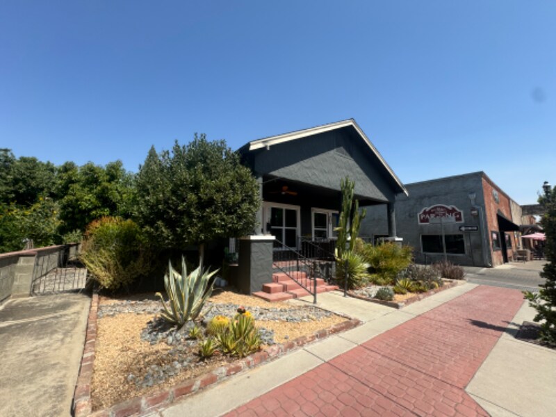 521 5th St Unit 521, Clovis, CA 93612 Room for Rent in Clovis, CA