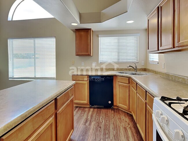 Building Photo - 4817 W Pedro Ln