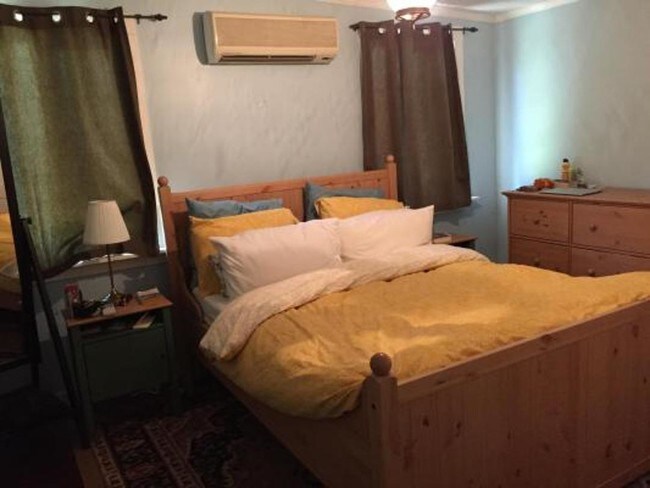 Dormitorio - 741 Elmira St