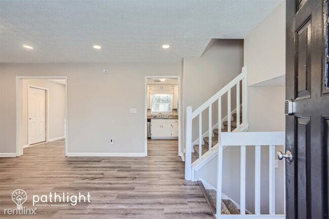 Foto del edificio - 3 br, 2 bath House - 688 Slew Avenue UNIT