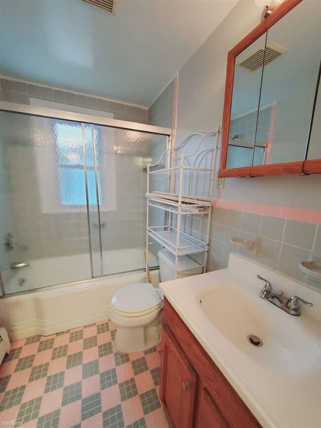 Foto del edificio - 1 br, 1 bath Condo - 23 Gerry St # 2NDFL