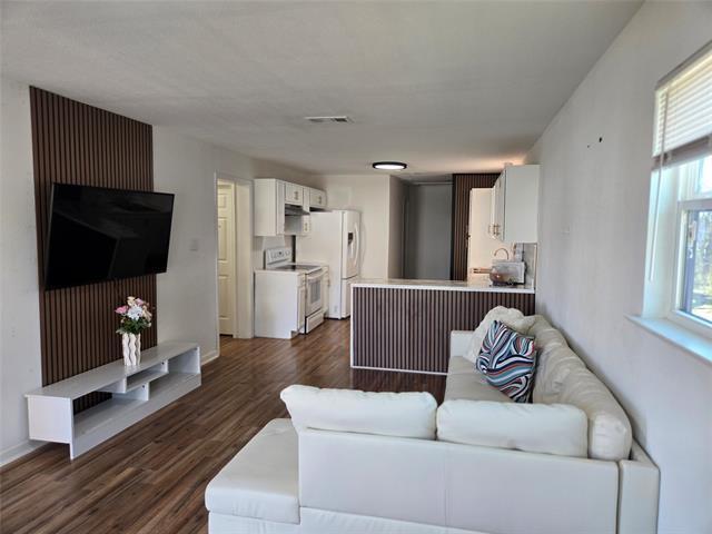 Building Photo - 108 W Acheson St