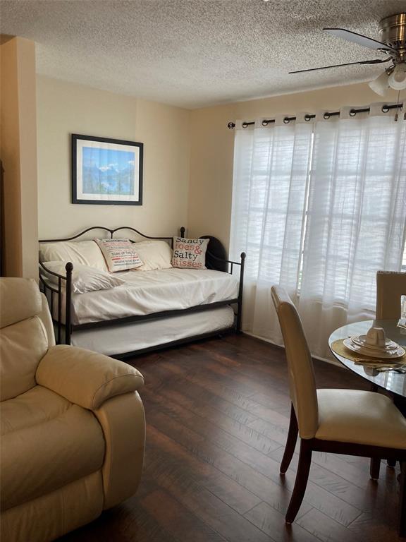 Foto del edificio - 5623 80th St N