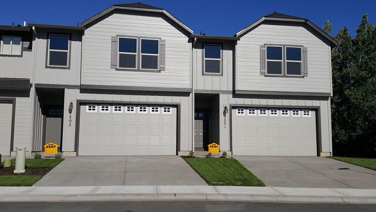 Foto principal - 8203 NE 15th Ave