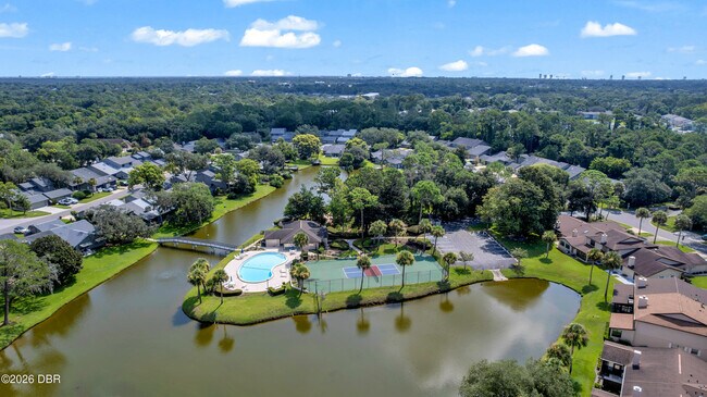Foto del edificio - 172 Deer Lake Cir