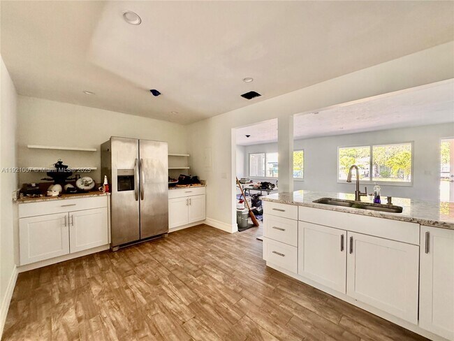 Building Photo - 112 Milton St