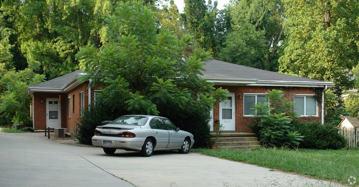 Primary Photo - 2921-2927 Wade Ave