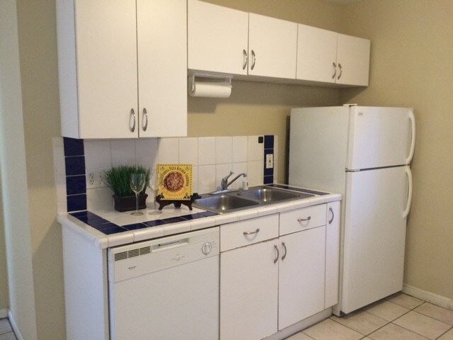 Kitchen - 109 Avondale St