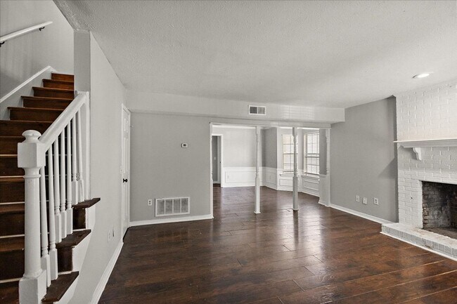 Building Photo - Adorable 3 bed 2 bath Townhome