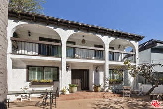 Building Photo - 745 Oxford Ave