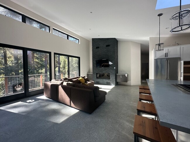 Building Photo - Beautiful Custom Build in Aptos