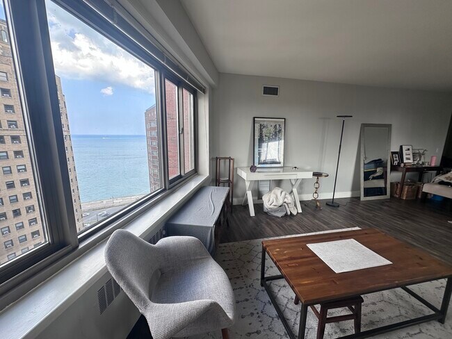 Foto del edificio - 1360 N Lake Shore Dr