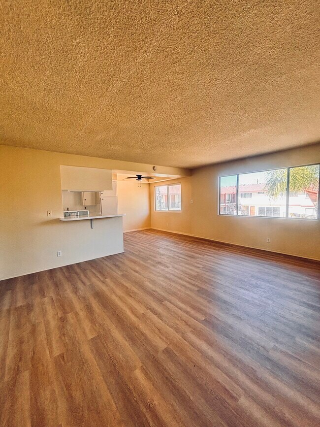 Foto del edificio - 1001 E Stearns Ave