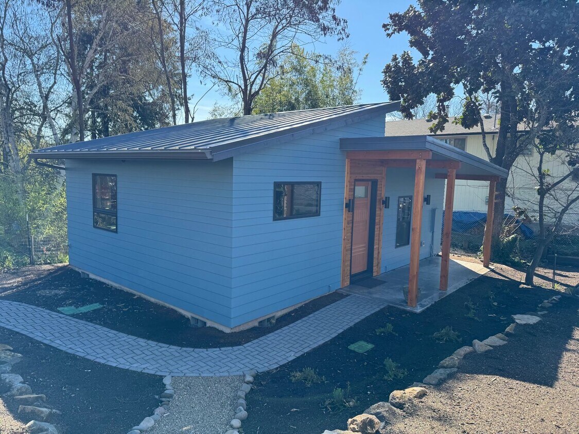 Foto principal - 1 Bedroom House in College Hill Area